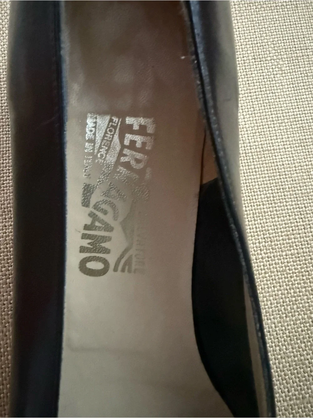Salvatore Ferragamo Navy Leather Vara Bow Pumps Women’s Size 9 4A Narrow - Picture 6 of 8